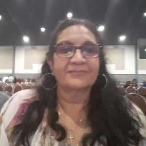 Meet your Posher, Adela isabel